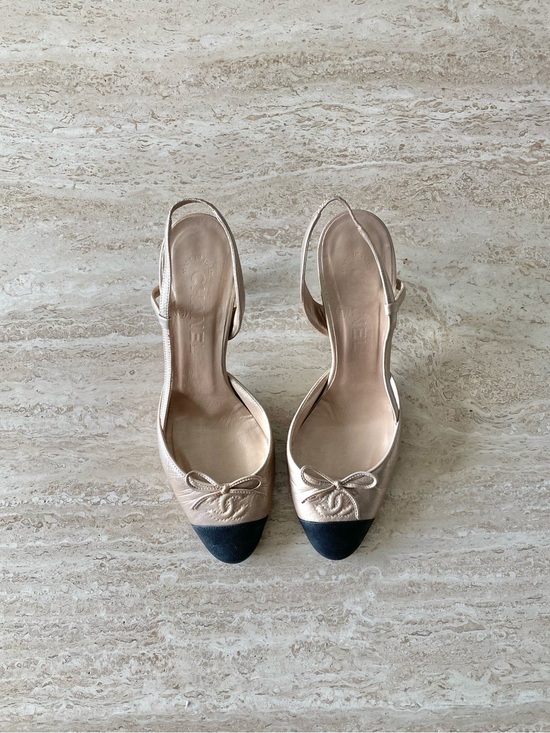 CHANEL Shoes - Vintage Chanel CC Bow Cap Toe Slingback Heels